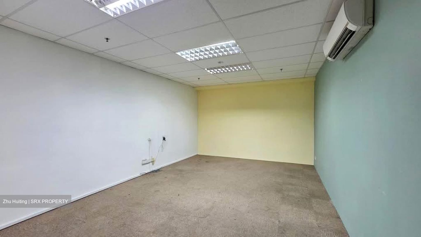 Hougang Central (D19), Retail #556768491
